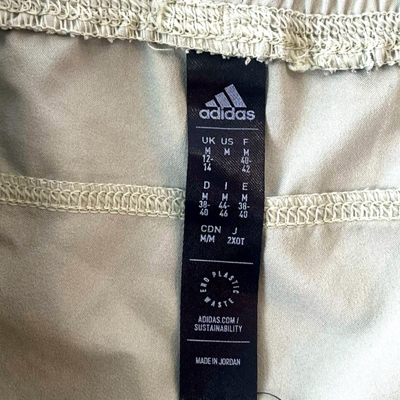 Adidas Women Shorts Medium Green Lightweight Athletic Sporty Lounge - Picture 5 of 5